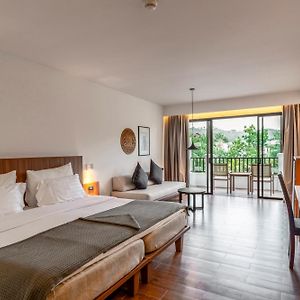 Grand Deluxe Pool View Room